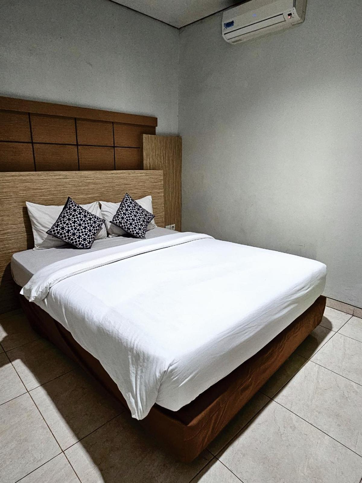 Airlangga Hotel 3*